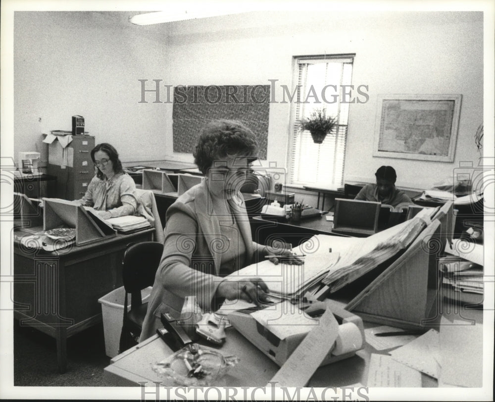 1979 Temporary Crew that took over Carter&#39;s office in Bullock County - Historic Images