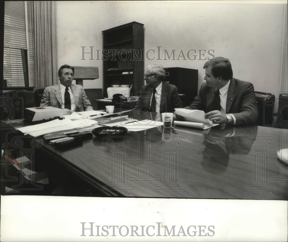 1983 Press Photo Senator Charles Bishop and Senate Rules Committee in Session - Historic Images
