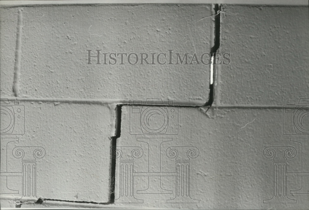 1980 Cracks in gym wall at Don Hawkins Recreation Center, BIrmingham - Historic Images