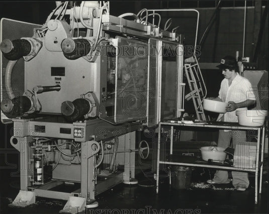 1979, Birmingham, Alabama Industries: Sterilite Worker Johnny Jackson - Historic Images