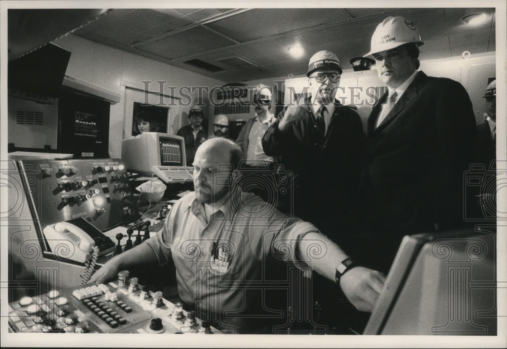 1988, Heath McMeans explains controls at Fairfield Works, Birmingham - Historic Images