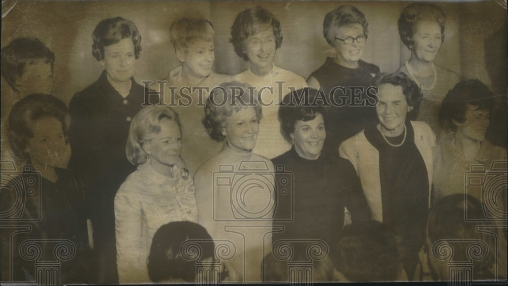 1968 Press Photo Wives of cabinet members for the Nixon administration pose - Historic Images