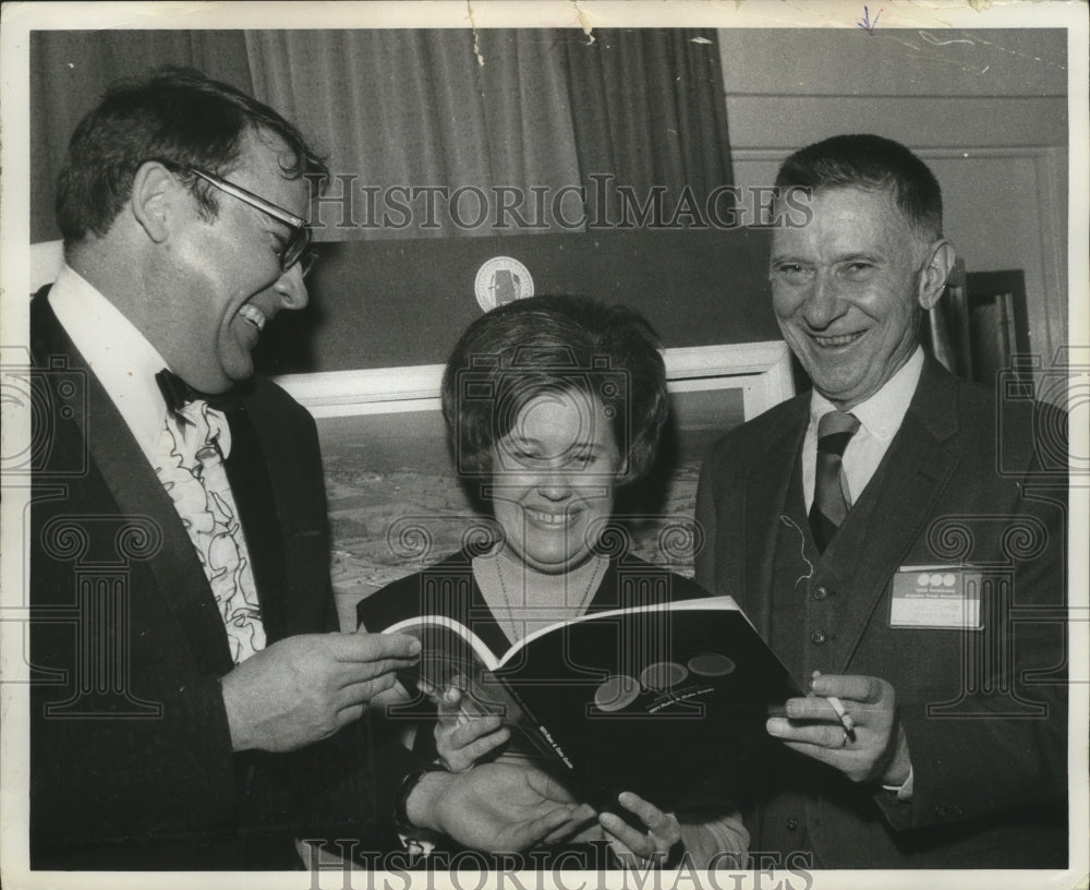 1971 Press Photo Managing Editor of the Birmingham News John W. Bloomer - Historic Images