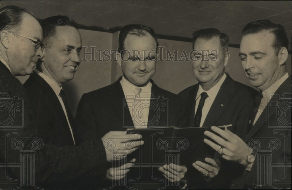 1961 Press Photo Governor of Alabama John Patterson with Others at Event - Historic Images