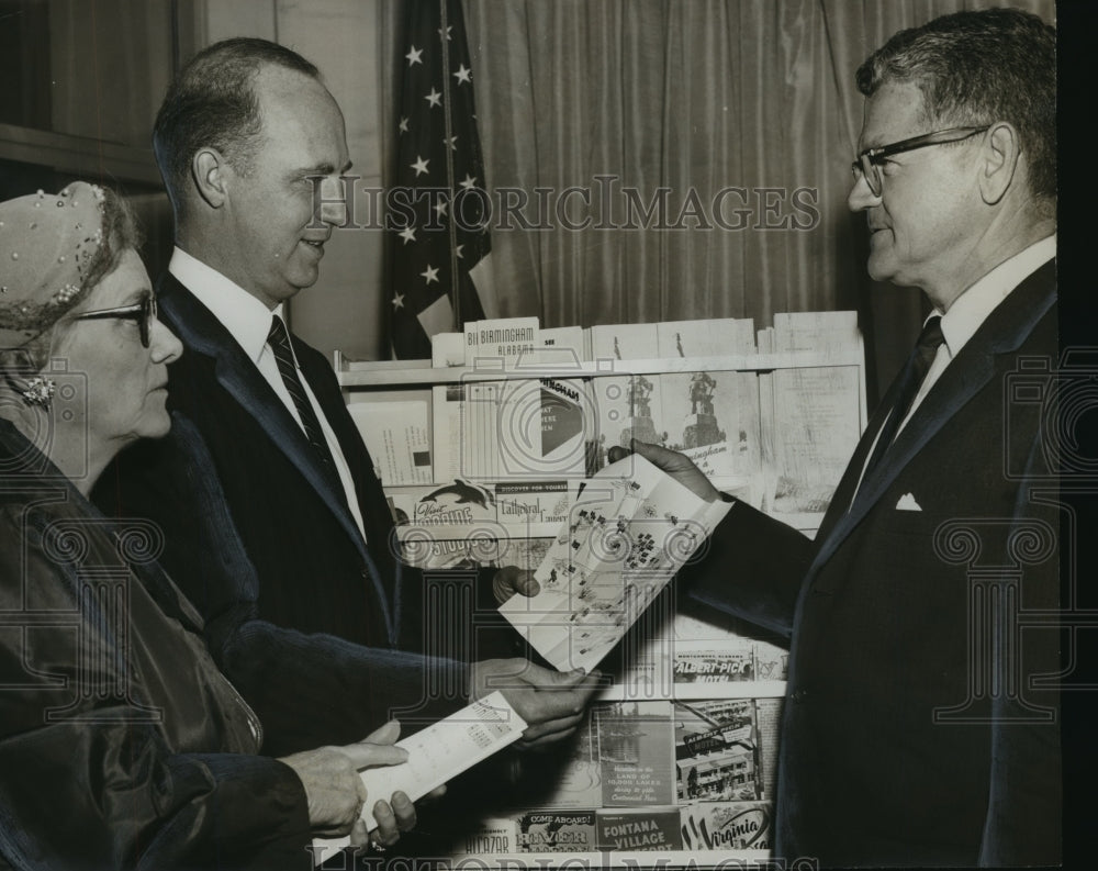 1959 Press Photo William Wright and Joe H. Byrnum of Birmingham Associations - Historic Images