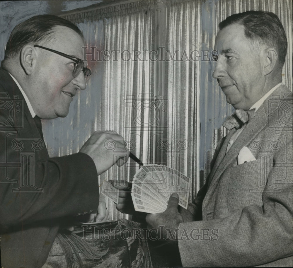 1954 Press Photo Captains Chet Zahn and Burgin Hawkins with Football Tickets - Historic Images