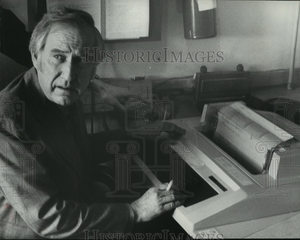 1978, Shelby County Sheriff C. P. Walker demonstrates terminal uses - Historic Images