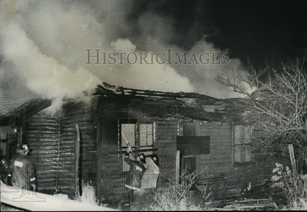 1977 Birmingham Firemen battle early morning blaze set by Arsonist - Historic Images