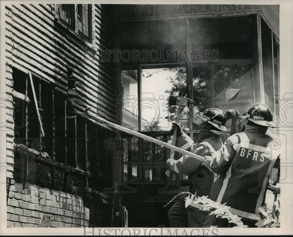 1988, Firemen use an ax and pike at 1120 Cullom Street, Birmingham - Historic Images