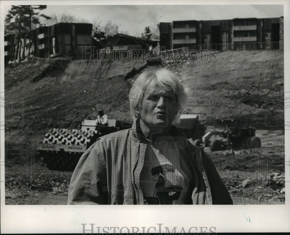 1988 Birmingham, Alabama Mountain Top Apartments.  Charles McDaniel - Historic Images