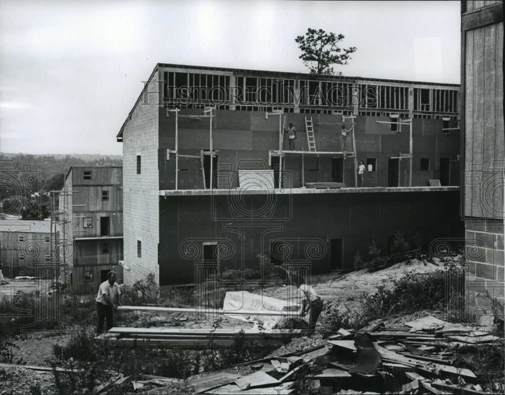 1977, Birmingham, Alabama Apartments Mountain Villa Construction - Historic Images