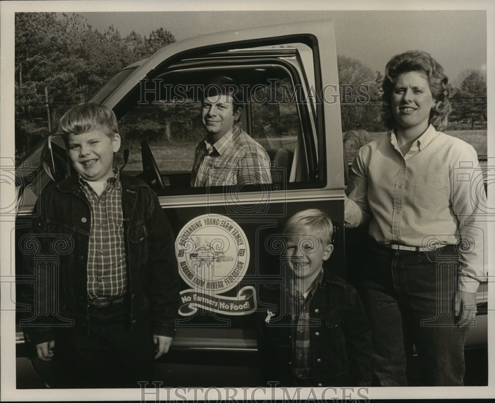 1987 Family of the Year - David and Darlene Upchurch and Children - Historic Images