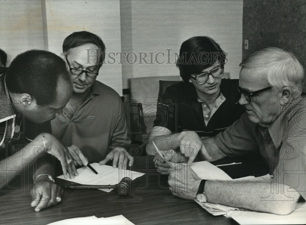 1982 Press Photo Jeff Germany, Others at Birmingham, Alabama City Council Meet - Historic Images