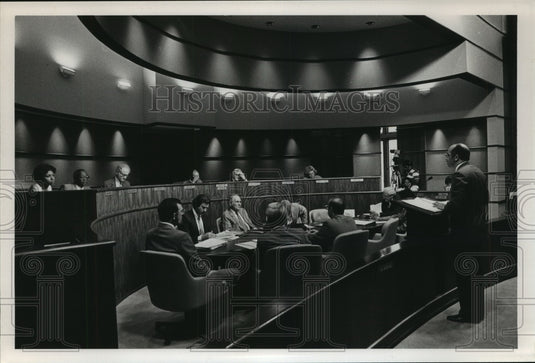 1987, Mayor Arrington presents to Birmingham City Council - abna23402 - Historic Images