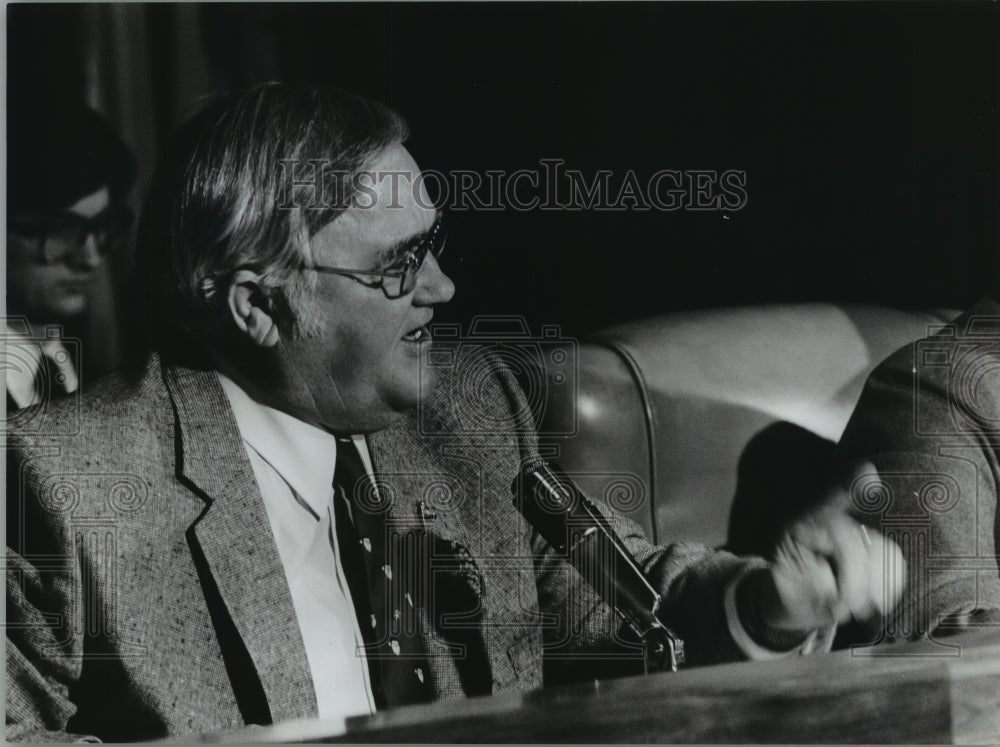 1982 Russ Yarbrough speaks at Birmingham City Council - Historic Images