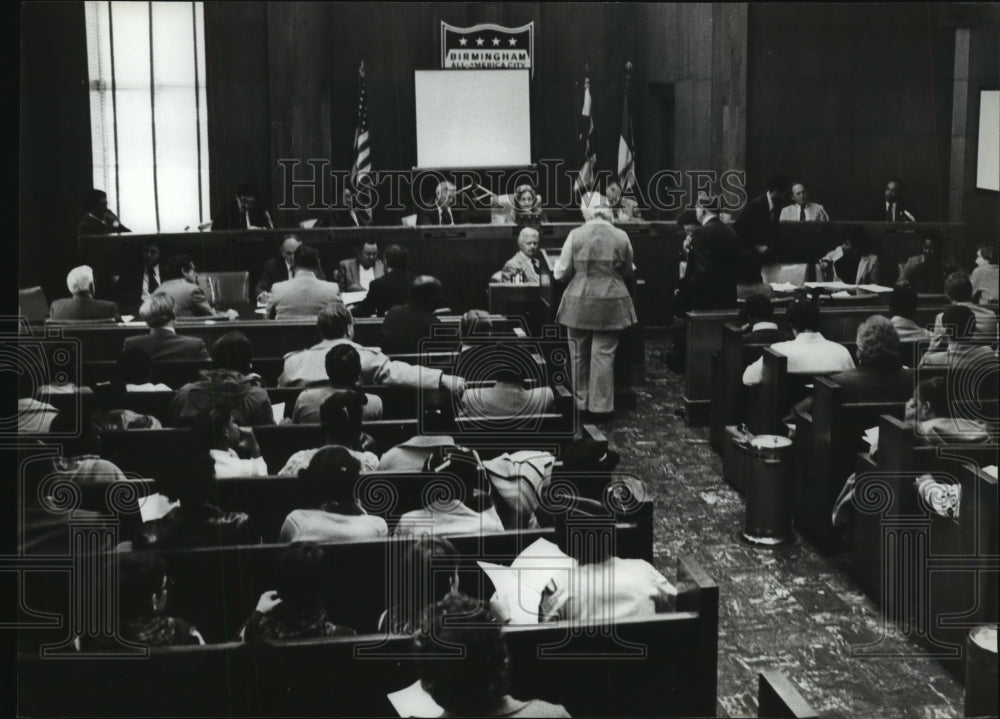 1980 Press Photo Crowd in Birmingham, Alabama City Council Chamber for Meeting - Historic Images