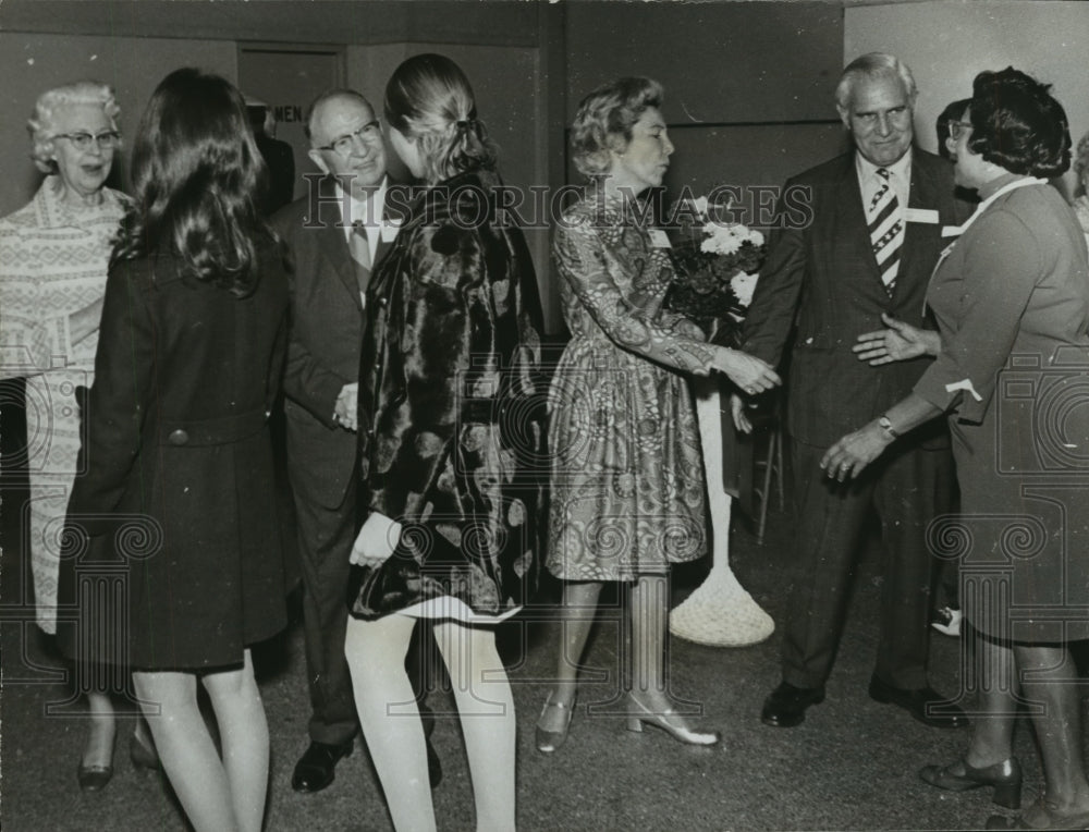 1971 Press Photo People congratulate mayor at Birmingham City Council reception - Historic Images