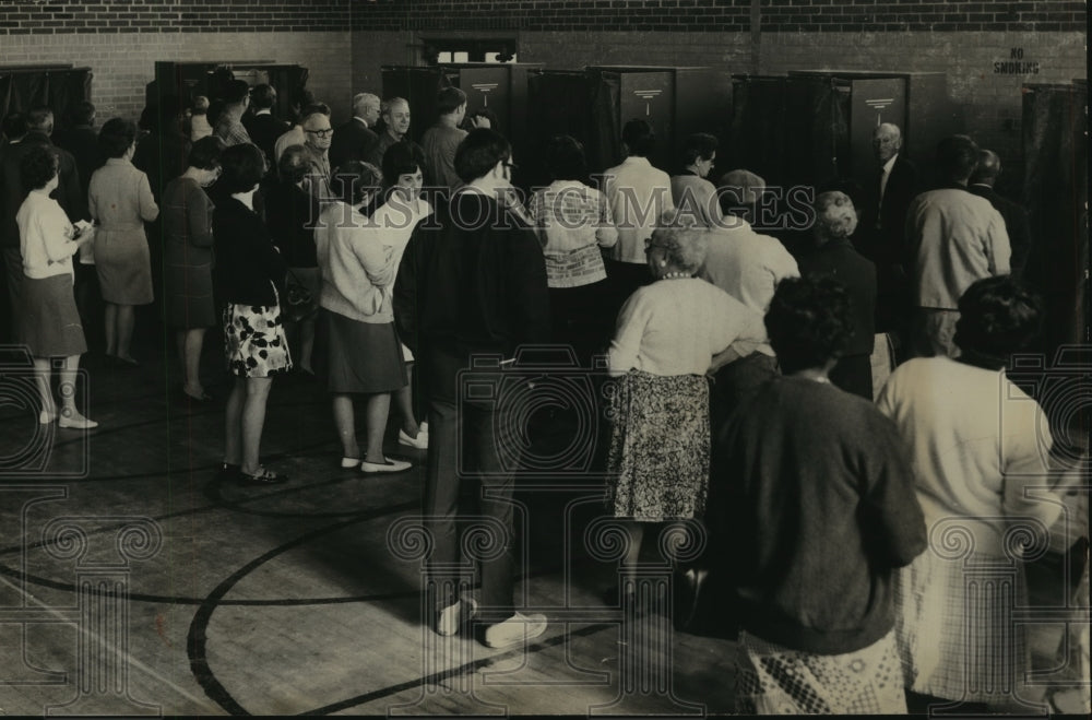 1970 Press Photo Jefferson County, Alabama Lines at Polls - abna23474 - Historic Images