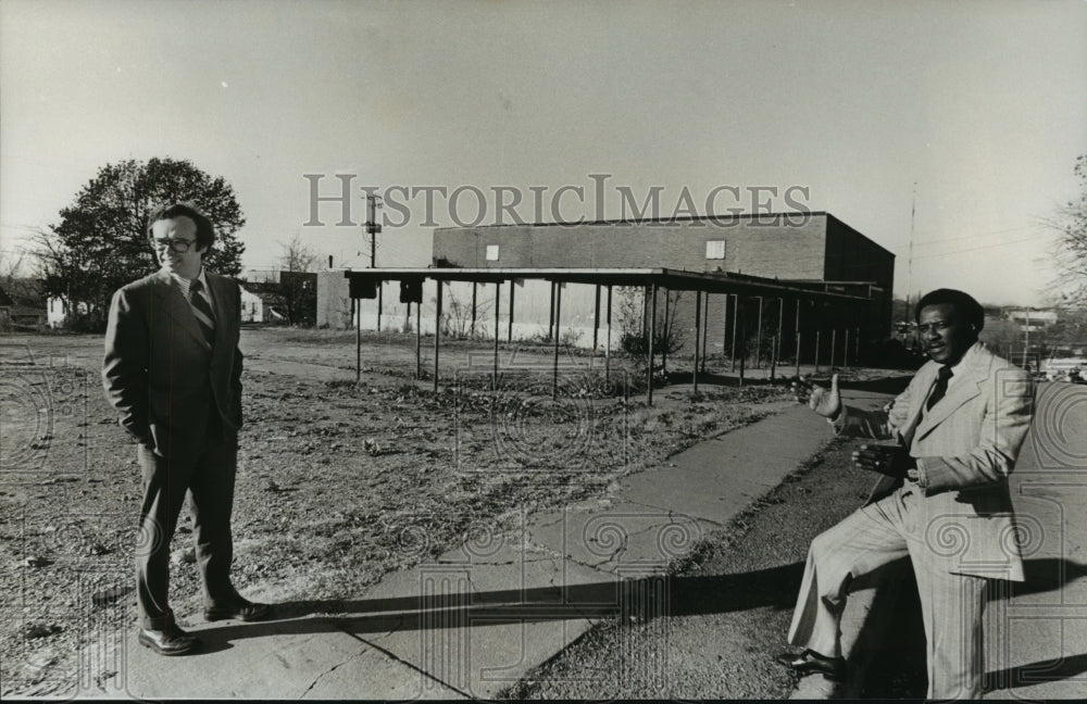 1976, Miles College Officials Discuss Gym Site Renovation - abna23504 - Historic Images