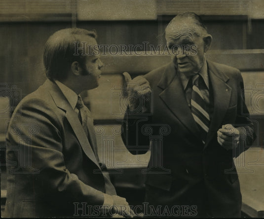 1977 Robert E. Chambliss gestures to his attorney Art Hanes Junior - Historic Images
