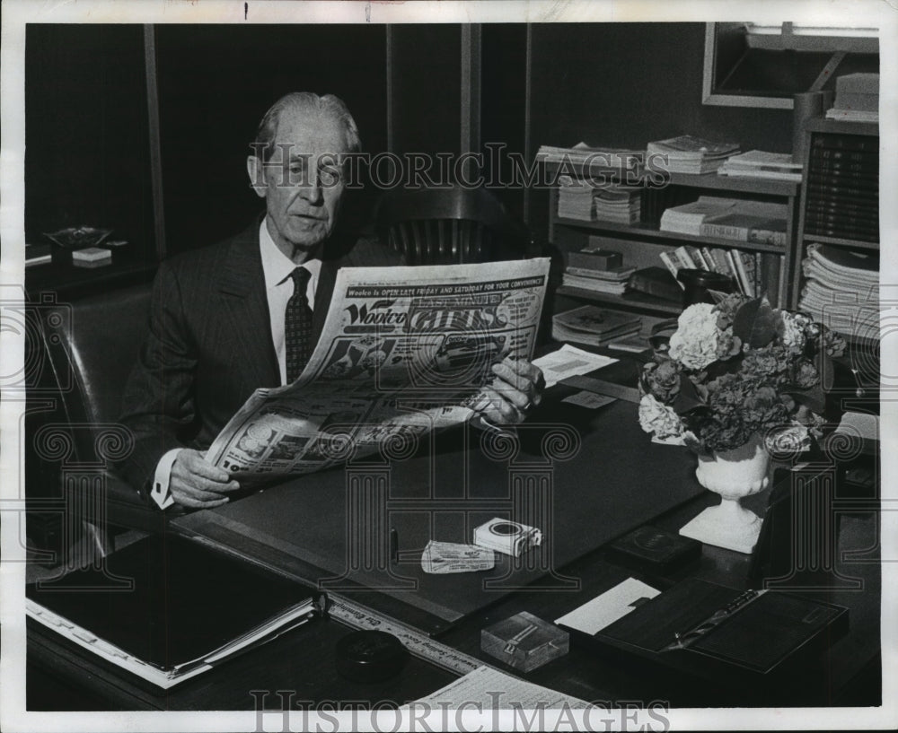 1990 Birmingham News director George Clark retires, Birmingham - Historic Images