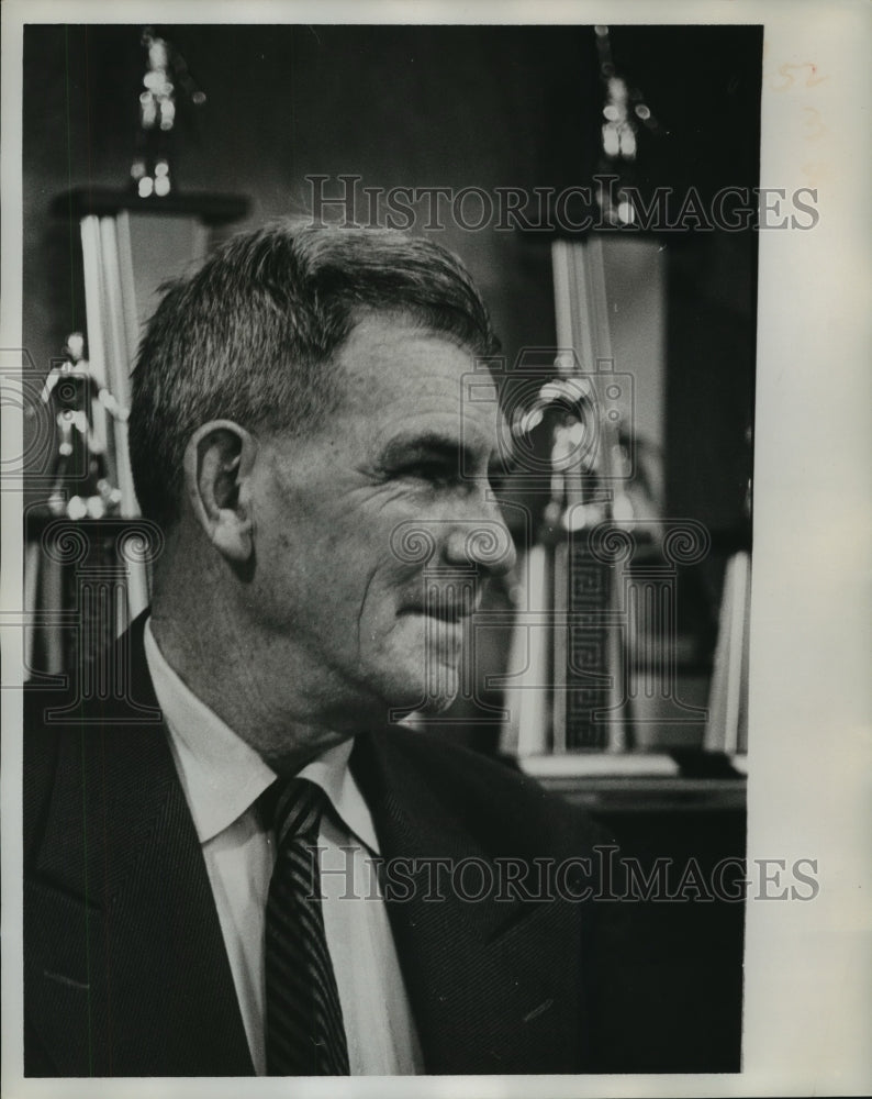 1964 Press Photo Hank Crisp - abna23683 - Historic Images