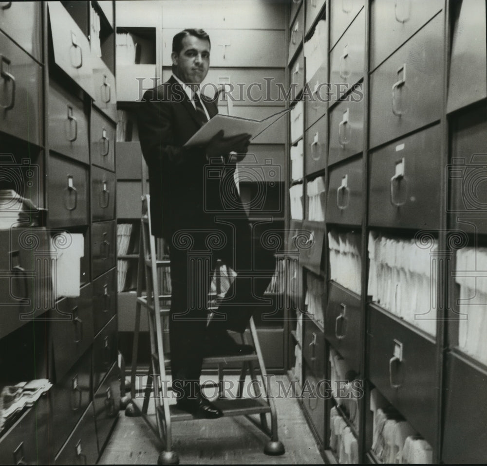 1969 Press Photo Frank Ussery of Gadsden, in insurance file room - abna23786 - Historic Images