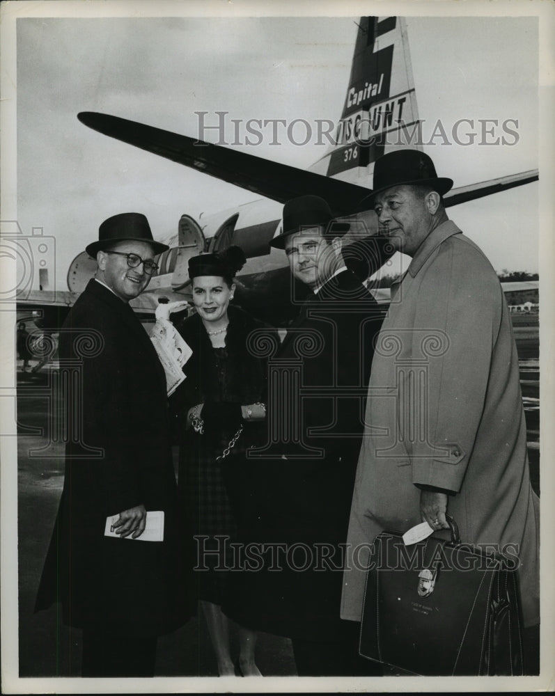 1960 Press Photo Governor of Alabama John Patterson with Others near Plane - Historic Images