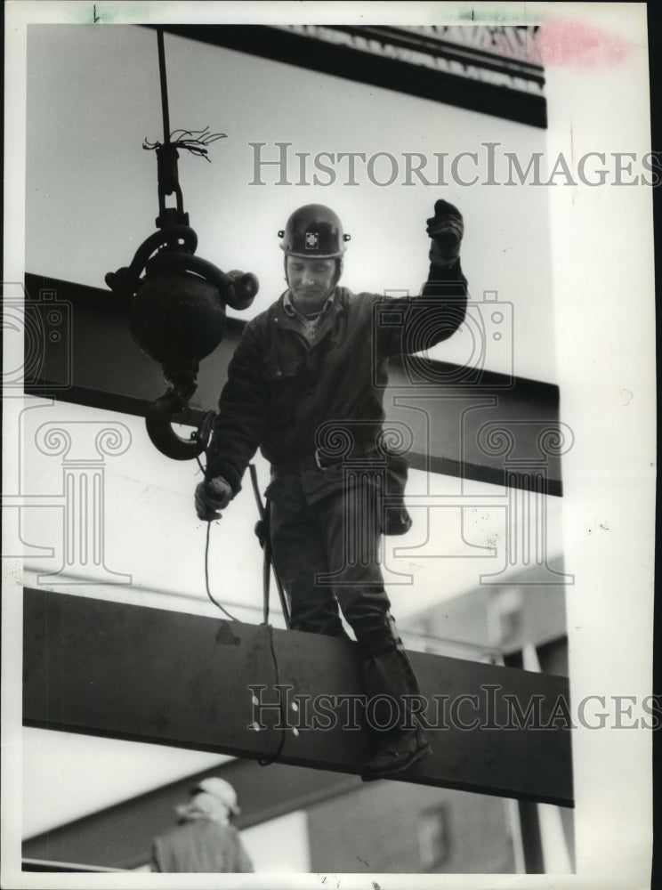 1981, Earl Crumpton high atop the iron beams in Birmingham, Alabama - Historic Images