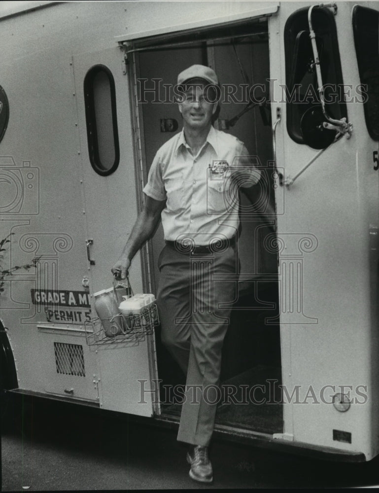 1978, Home milk delivery in Birmingham, Alabama from Dairies - Historic Images