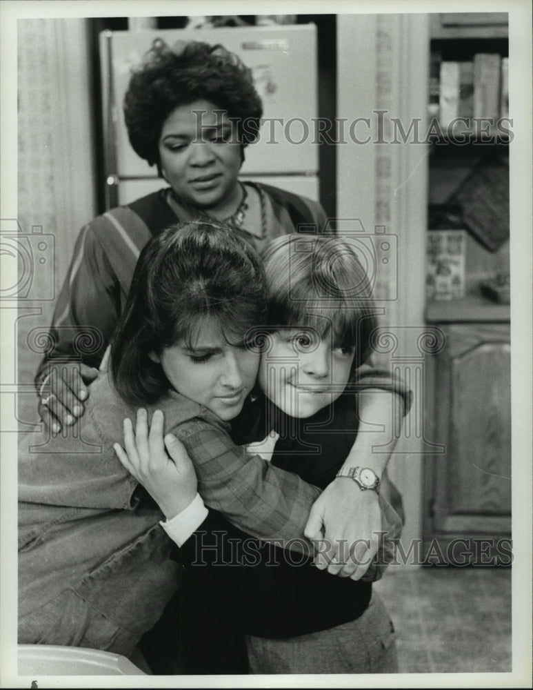 1985 Press Photo Lara Jill Miller, Joey Lawrence, Nell Carter in Gimme a Break - Historic Images