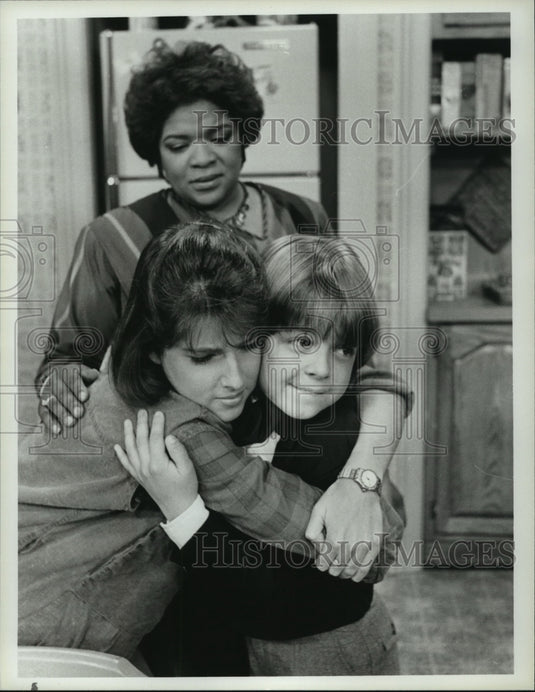 1985 Press Photo Lara Jill Miller, Joey Lawrence, Nell Carter in Gimme a Break - Historic Images