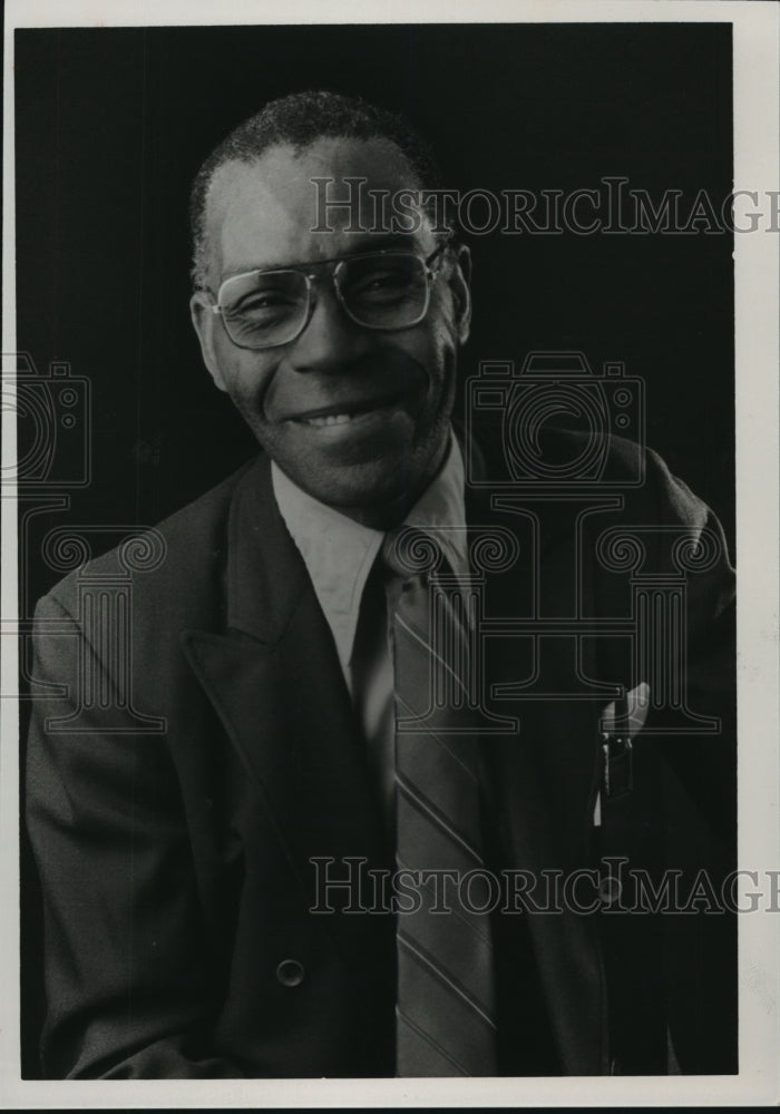 1990 Lawrence Carter, CEO Lucky&#39;s Enerprises - Historic Images