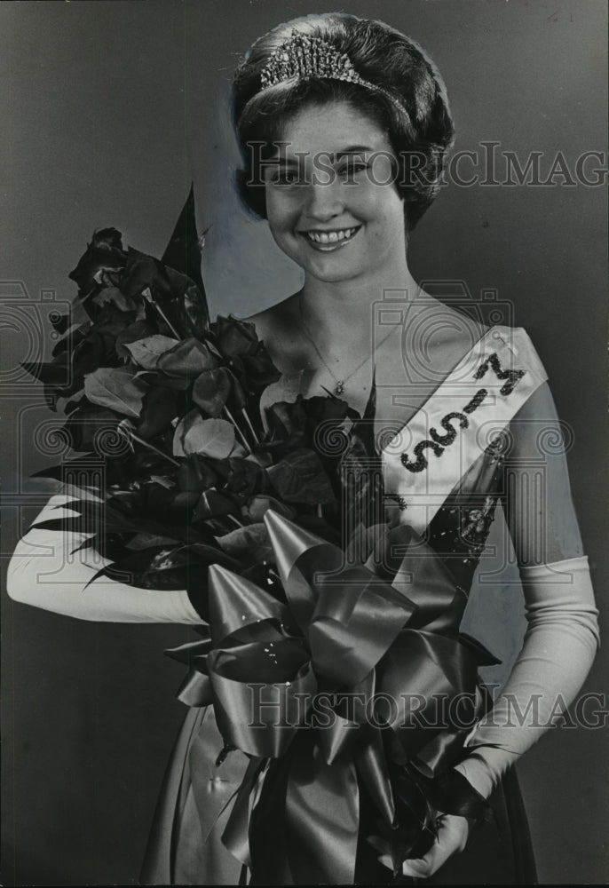 1966 Press Photo Miss Ginger Van Hoose was named Miss Sorority, Kappa Gamma-Historic Images