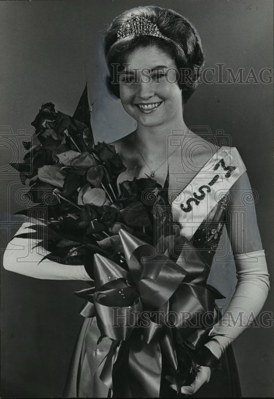 1966 Press Photo Miss Ginger Van Hoose was named Miss Sorority, Kappa Gamma-Historic Images