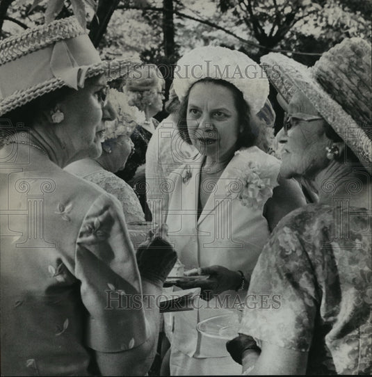 1984, Mrs. Mark J. Williamson, civic club, and friends discuss shrine - Historic Images