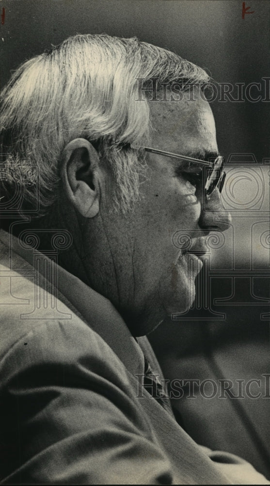 1983 Press Photo Russell Yarbrough at City Council Meeting - abna23984 - Historic Images