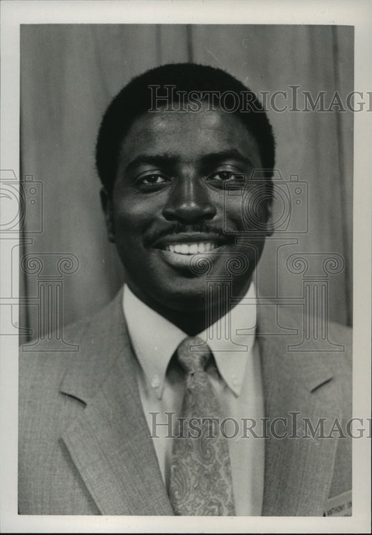 1987 Car Salesman Anthony Underwood - Historic Images