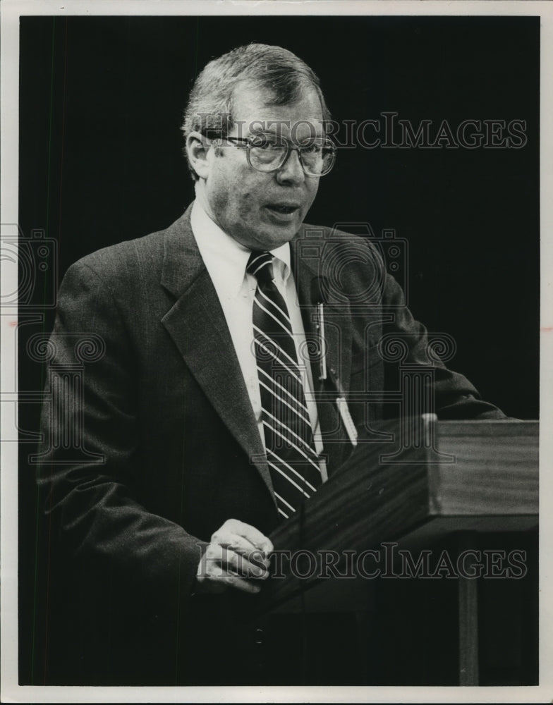 1989 Russell Corporation President Dwight Carlisle Junior - Historic Images