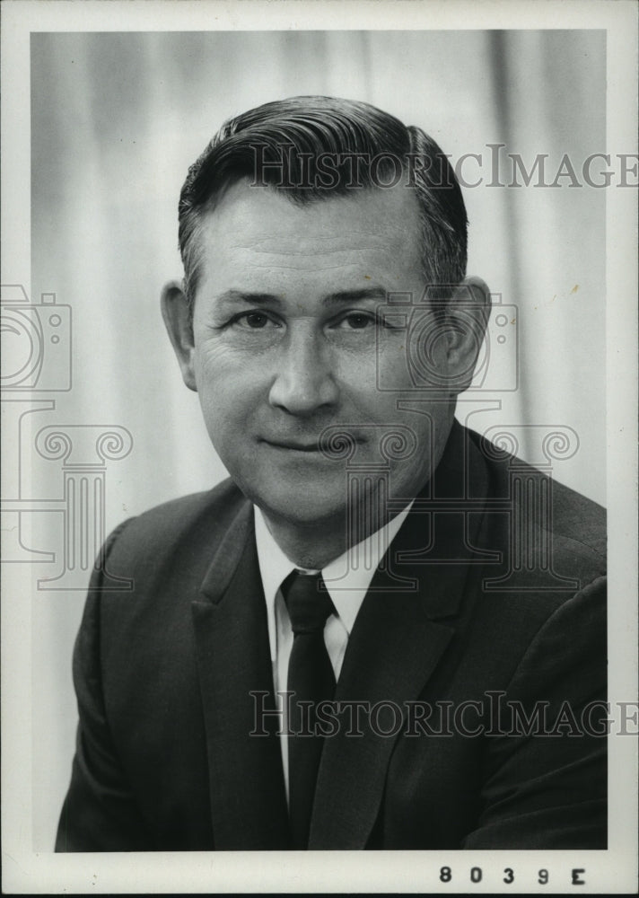 1977 Press Photo E. W. Carlson, Republic Steel Corporation - abna24044 - Historic Images