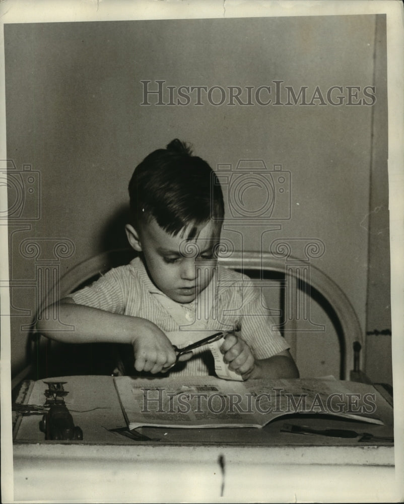 1942, Young patient at Birmingham's Crippled Children's Clinic - Historic Images