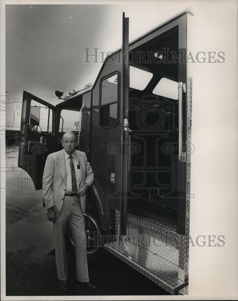 1990, Tony Anthony beside a new Birmingham fire truck - abna24113 - Historic Images