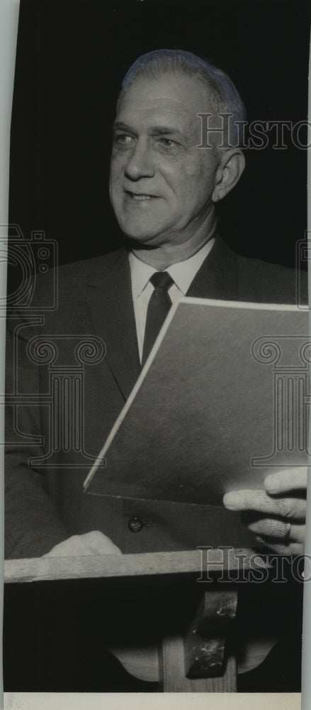 1969 Press Photo Dr. Raymond Christian, Superintendent of Birmingham schools - Historic Images
