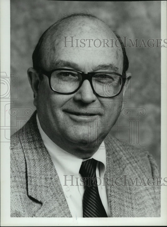 1983 Press Photo Paul Chism of Thompson Tractor - abna24221 - Historic Images