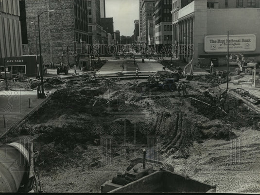1973 Press Photo Workers at the site of the Birmingham Green, Alabama - Historic Images