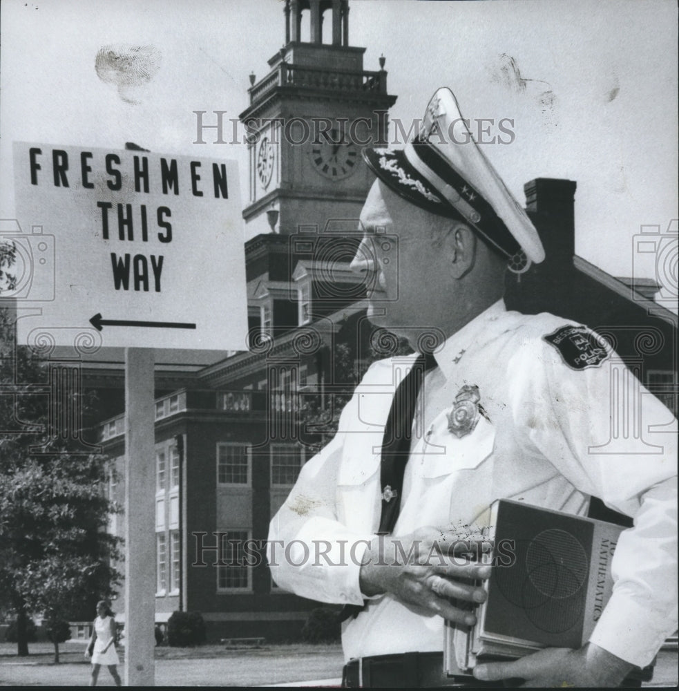 1969 Press Photo Bessemer, Alabama Police Chief George Barron poses at School - Historic Images