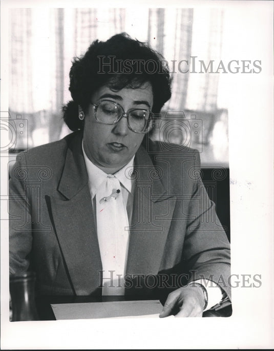 1986 Belle Stoddard Speaks at Birmingham Board of Education Meeting - Historic Images