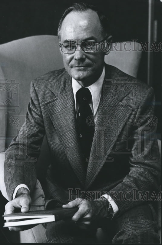 1975 Dr. Charles N. Davis, President, Albert Brewer Junior College - Historic Images