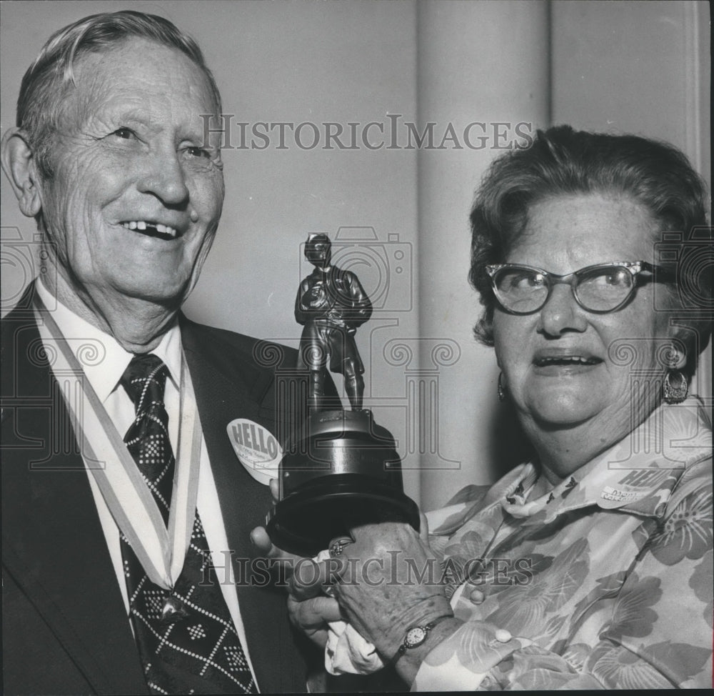 1974 Press Photo Mr. and Mrs. John F. Coleman, Former Boy Scoutmaster, Alabama - Historic Images