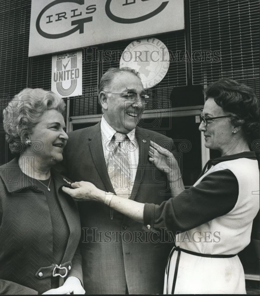 1972 Press Photo Girls Club volunteers received special awards, (Alabama) - Historic Images